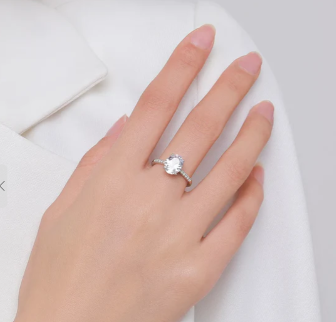 Model is wearing Freya Canadaās I AM SELENE Oval Solitaire Ring. This 2.5 carat sterling silver moissanite ring ships from Vancouver, BC.
